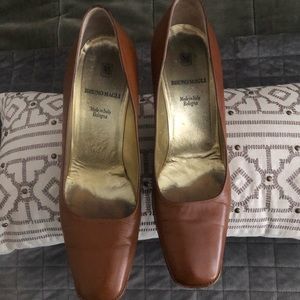 Bruno Magli pumps camel color -used